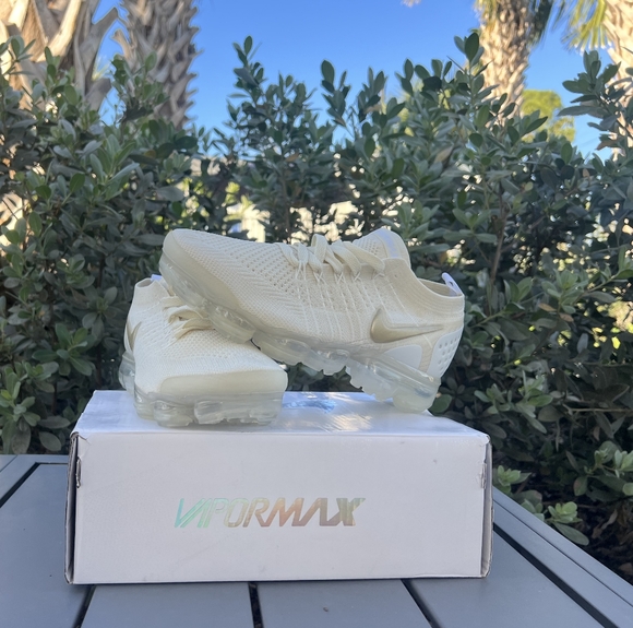 Women Nike air vapormax Flyknit sneakers shoes - Picture 1 of 10